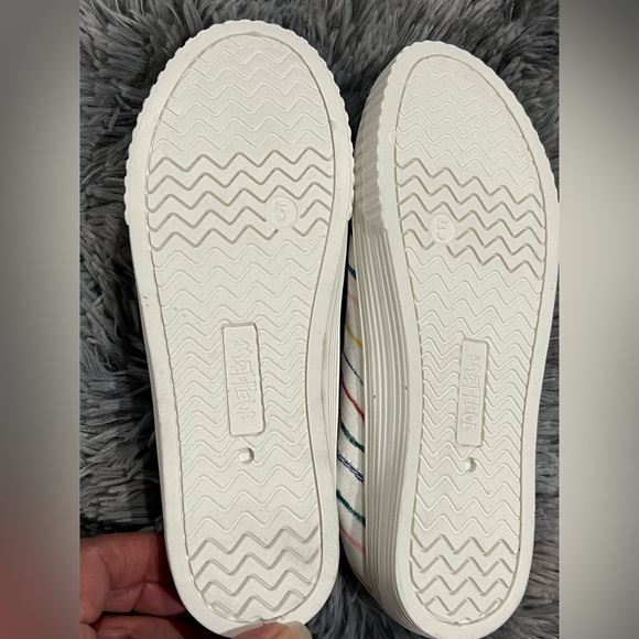 Mad Love multicolor rainbow shoes - Picture 4 of 6